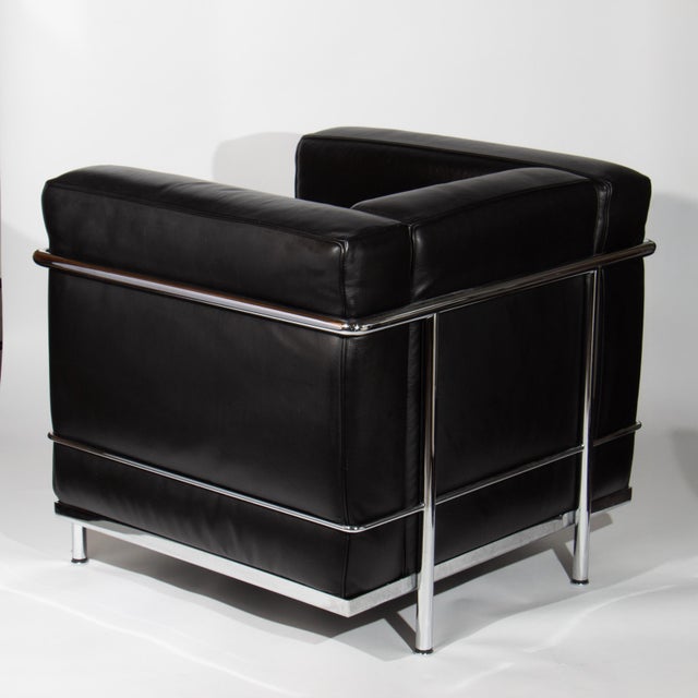 Bauhaus Lc2 Armchair by Le Corbusier, Pierre Jeanneret and Charlotte Perriand for Cassina For Sale - Image 3 of 5