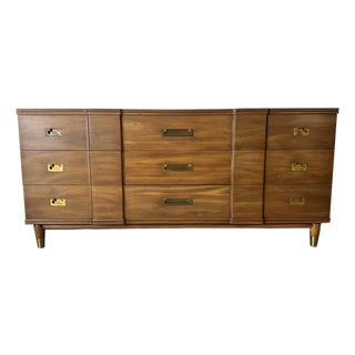 1970’s Mid-Century Modern John Widdicomb 9-Drawer Dresser With Brass Hardware For Sale