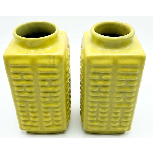 Asian Pair of Qing Dynasty (Kangxi/Yongzheng Reigns) Cong-Shaped Yellow Glaze Vases For Sale - Image 3 of 4