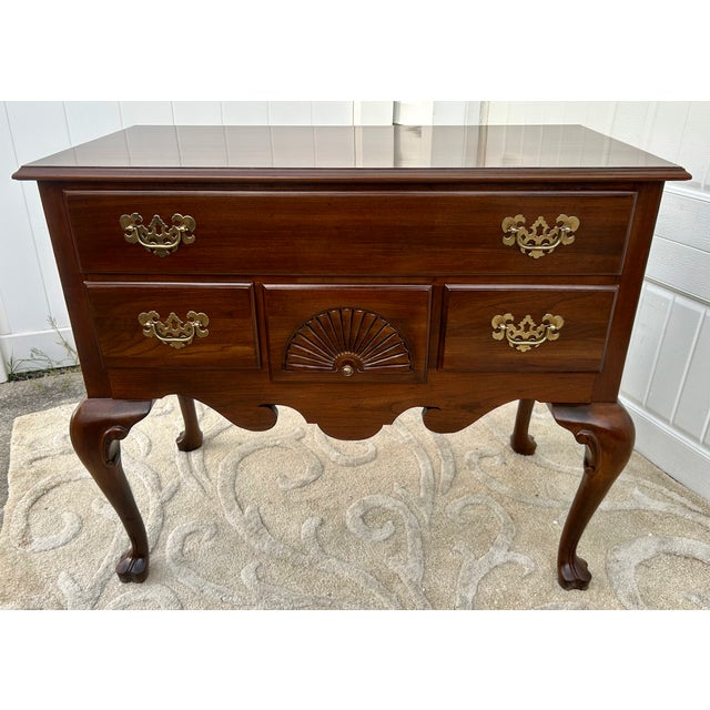 Vtg. Ethan Allen Queen Anne Style Mahogany Four Drawer Lowboy For Sale - Image 12 of 15
