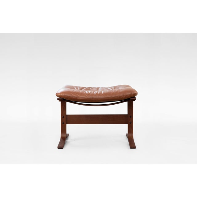 Vintage Siesta Chairs and Ottoman in Cognac Leather and Plywood by Ingmar Relling for Westnofa, 1960s, Set of 3 For Sale - Image 5 of 6