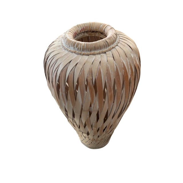 This vase is a stunning pieces that brings together the timeless charm of vintage aesthetics with the bohemian chic style....