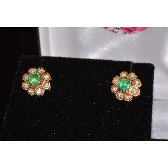 Metal Certified Natural 1.8cts vs F Diamond Emerald 18k Solid Gold Floral Stud Earrings, A Pair For Sale - Image 7 of 10