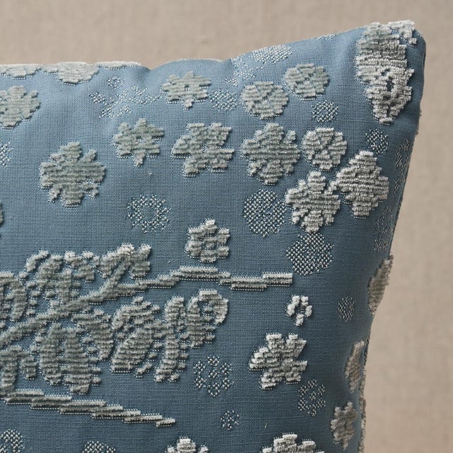 This pillow features Arbor Forest with a knife edge finish. A truly sumptuous silk velvet, Arbor Forest in champagne is...