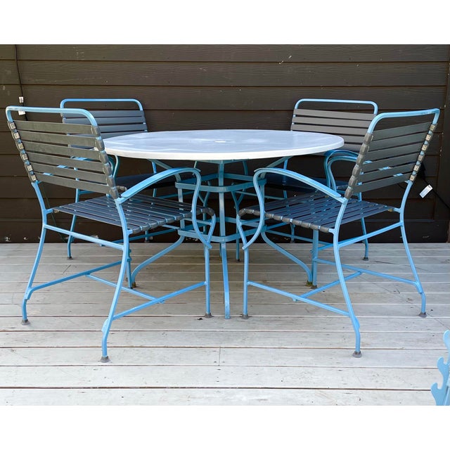 Mid Century Modern Medallion Outdoor Patio Dining Table and 4 Chairs in