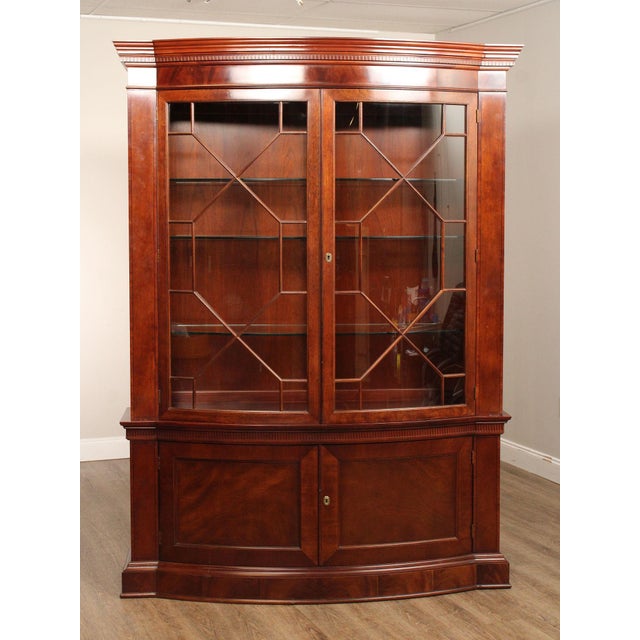 1990s Baker Historic Charleston Collection Large Mahogany Bow Front China Cabinet For Sale - Image 5 of 18
