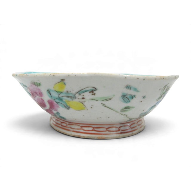 Chinese Nyonya Ware Famille Rose Porcelain Turquoise Flower Scallop Rim Bowl For Sale - Image 4 of 9