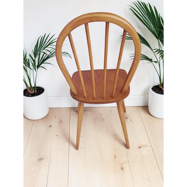 Ercol Mid-Century Modern Windsor Dining Chairs in Elm by Lucian Ercolani for Ercol, 1960, Set of 2 For Sale - Image 4 of 14