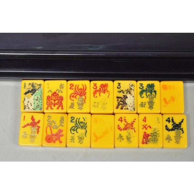 Vintage 1960s Mahjong Set Tiles in Case 162 Bakelite Tiles & 5 Racks For Sale In Philadelphia - Image 6 of 18