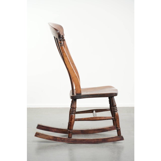 English Windsor Rocking Chair in Oak For Sale - Image 3 of 12