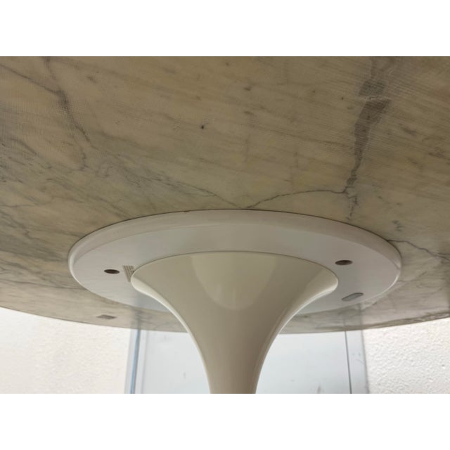 Eero Saarinen for Knoll Studio Arabescato Marble Dining Table, 54 Inches For Sale - Image 10 of 12