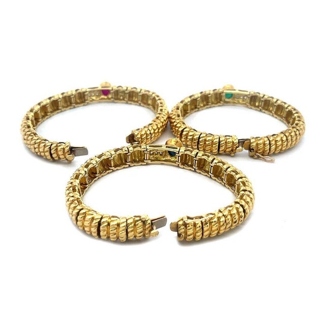 Diamond & Gems Gold Bracelets Set of 3 Cabochon 18k Yellow Cassis Bangles 155gr, 3 Pieces For Sale In Miami - Image 6 of 9