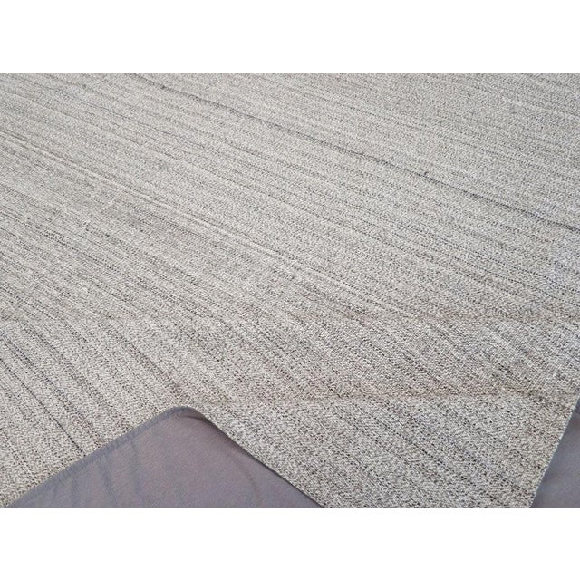 Textile Galerie Shabab Collection Mid-20th Century Turkish Flatweave Kilim Carpet For Sale - Image 7 of 8