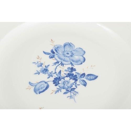 Porcelain Dinner Plates with Blue Floral Motifs and Gilt Rim from Meissen, Set of 4 For Sale - Image 3 of 5