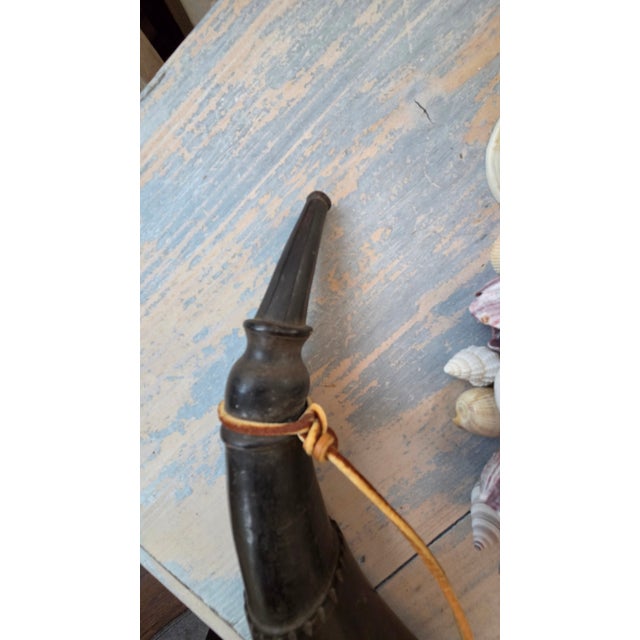 Animal Skin Vintage Colonial Style Natural Horn Powder Flask With Leather Hanging Strap For Sale - Image 7 of 15