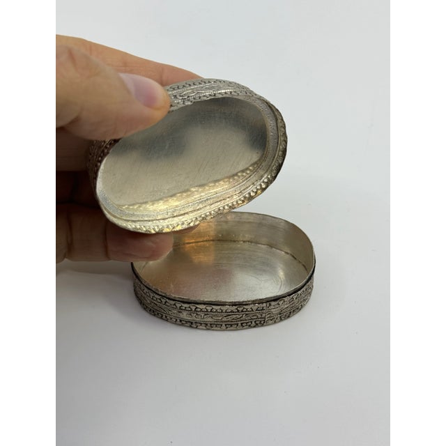 This vintage trinket box is a beautiful addition to any room. The porcelain material and hand-painted Chinese figure make...