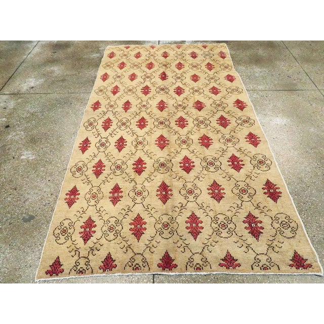 Galerie Shabab Collection Mid-20th Century Turkish Anatolian Accent Rug For Sale - Image 4 of 8