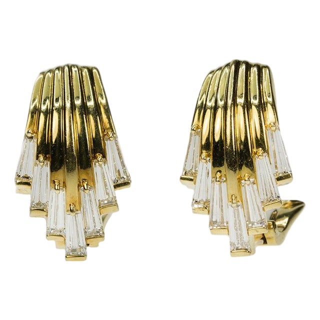Late 20th Century Pair of 18k Diamond Earrings For Sale