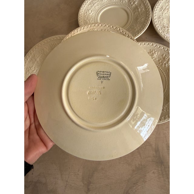 1950s Wedgwood Wellesley 7 Inch Plates Set of 6 – Cream Embossed Queensware – Made in England For Sale - Image 9 of 12