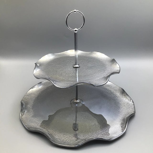 1960s Dorothy Thorpe Style Glass 2 Tiered Serving Tray With Textured Silver Bottoms and Ruffled Edge For Sale - Image 5 of 13
