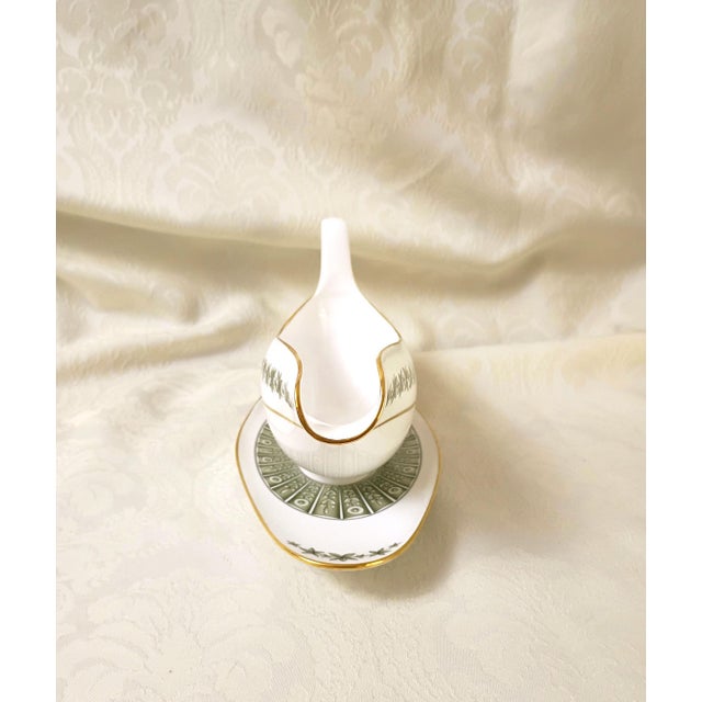 1960s 1960s Gravy Boat With Under Plate 2 Piece Set Spode Provence Y7843 Bone China Gilt Green For Sale - Image 5 of 13