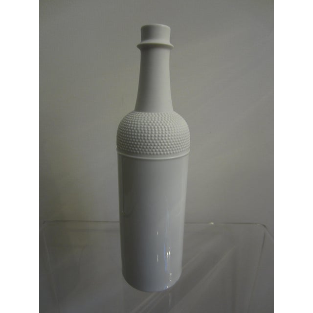 1980s Slim Tall Vase in White Porcelain by Tapio Wirkkala for Rosenthal, 1970s For Sale - Image 5 of 7