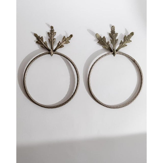Vintage Oak Leaf Relief Hand Towel Rings in Metal, 1930s, Set of 2 For Sale - Image 11 of 11