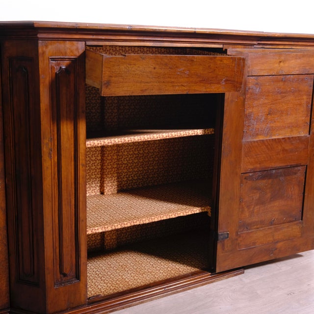 Italian 3-Door Sideboard in Walnut, Late 18th-Early 19th Century For Sale - Image 4 of 18