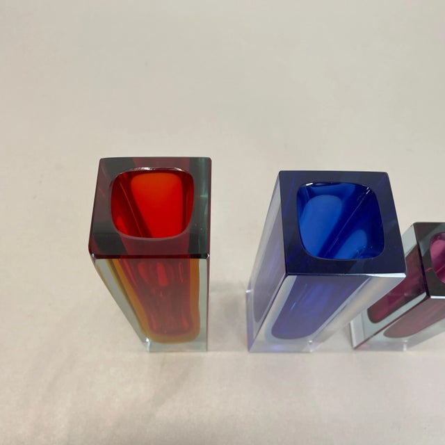 Multicolor Faceted Murano Glass Sommerso Cube Vases, Italy, 1970s, Set of 3 For Sale - Image 4 of 13