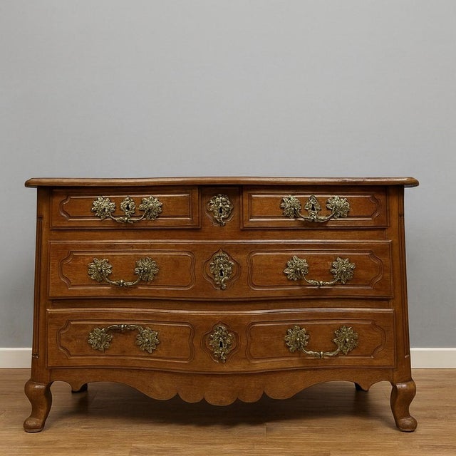 Louis XV Curved Chest of Drawers in Walnut and Gilt Bronze, 18th Century For Sale - Image 4 of 4