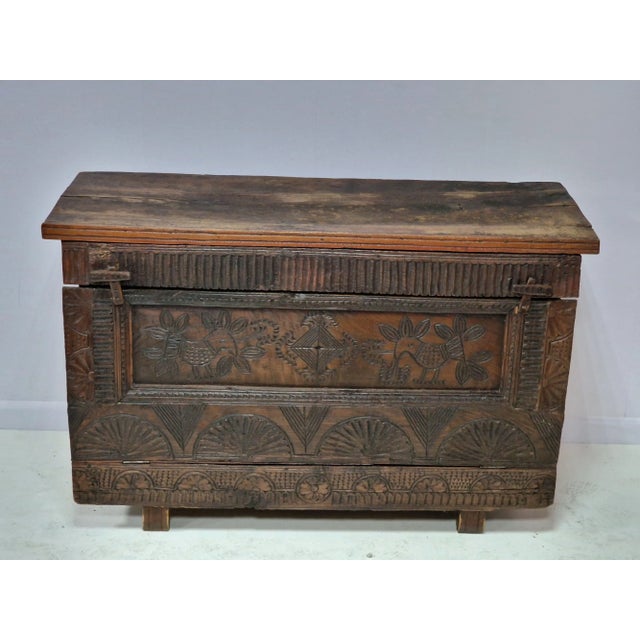 Splendid ancient Sardinian chest in chestnut wood from the mid-19th century. In its original condition. Front opening.
