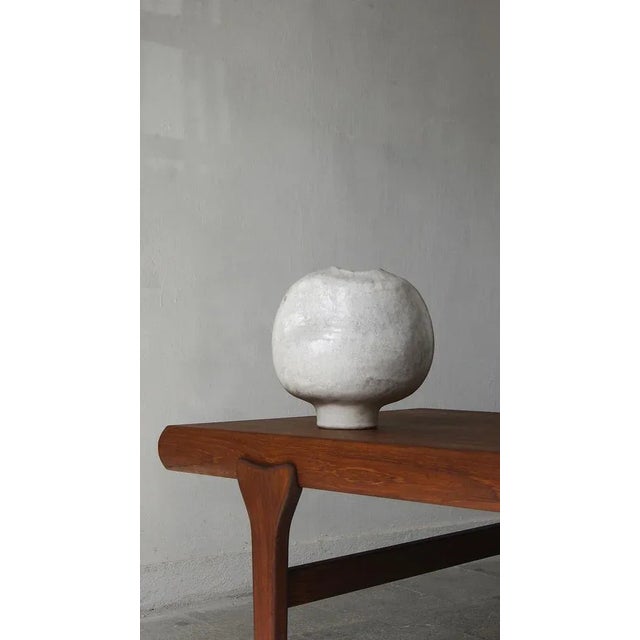 This luxurious piece is part of the Objekt design series by Heiner Balzar for Steuler It is made of ceramic in a natural,...