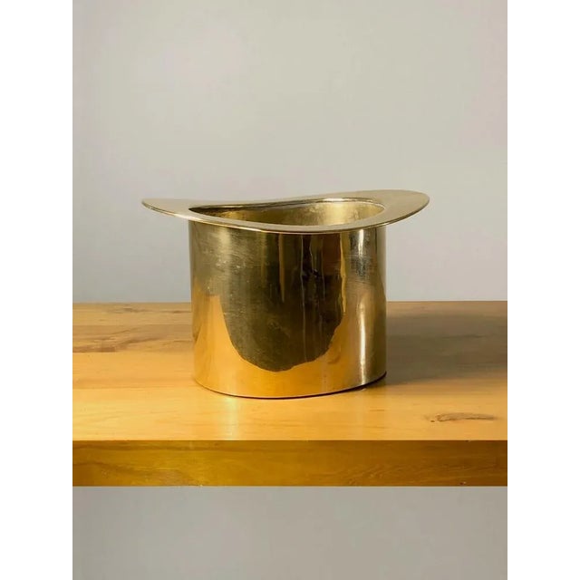 An amazing Art-deco, Post-Modernist, Shabby-Chic, gilded bronze hat champagne bucket to assign, France 1970.
