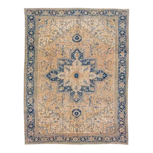 1930s Vintage Handmade Heriz Wool Rug With Medallion Motif in Peach