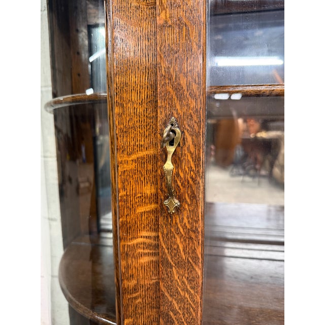 Antique Victorian Edwardian Quarter Sawn Tiger Oak Curved China Cabinet Curio For Sale In Kansas City - Image 6 of 10
