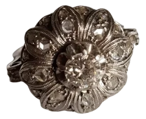 Edwardian Floral Halo Diamond Ring in Platinum, 1910s