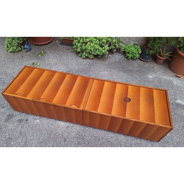 Chest in Shaded National Walnut, 1980s, in Good conditions. Designed 1980 to 1989