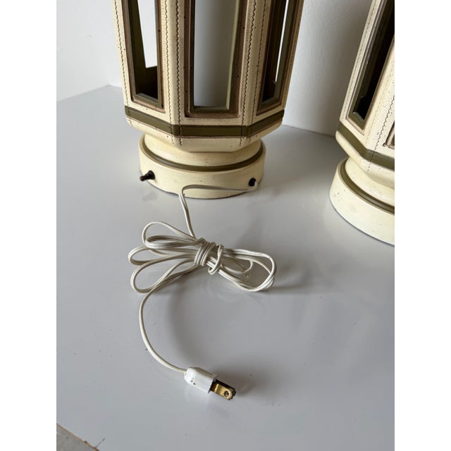 Ivory 1970s Hollywood Regency Palm Beach Pagoda Style Ceramic Table Lamps – A Pair For Sale - Image 8 of 10
