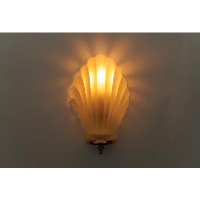Satin elegant glass shell wall light, 1960s italy executed in satin glass and metal. this lamp need 1 x e14 / e15 edison...