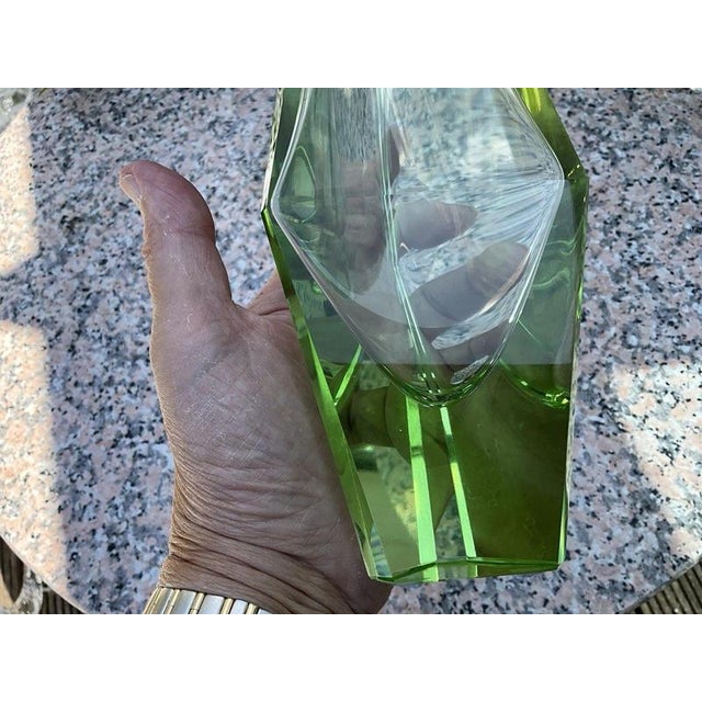 1960s Murano Green Triangular Faceted Art Glass Vase by Bucella Cristalli, 1960s For Sale - Image 5 of 14