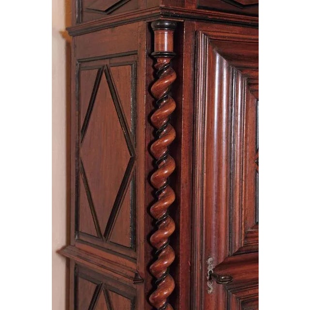 18th Century French Louis XIII Walnut Bonnetière Armoire From Périgord For Sale In Dallas - Image 6 of 10