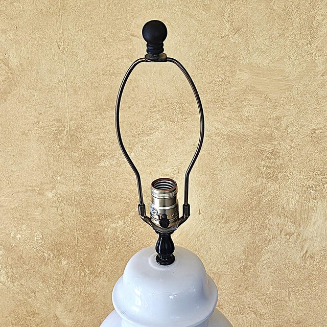 Vintage White Ceramic Chinoiserie Temple Jar Table Lamp With Black Base For Sale - Image 13 of 18