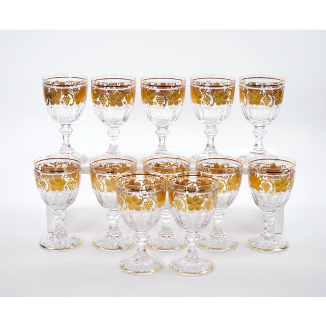 Traditional Val Saint Lambert Set of 12 Gilt Gold-Decorated Tableware Wine / Water Service For Sale - Image 3 of 12