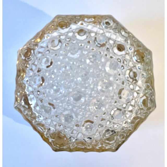 French Octagonal Cut Crystal Box with Brass Closure Detaling For Sale In Los Angeles - Image 6 of 7