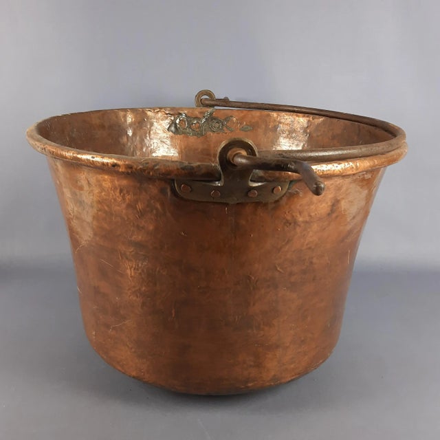A gigantic and rare copper pot/saucepan of exceptional size, a true piece of industrial and culinary archaeology. The...