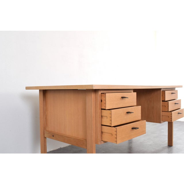 Mid-Century Oak Desk by Svend Åge Madsen for Sigurd Hansen, 1960s For Sale - Image 17 of 18