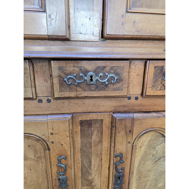 Two-Part Louis XV Cabinet in Walnut, 1760 For Sale - Image 10 of 18