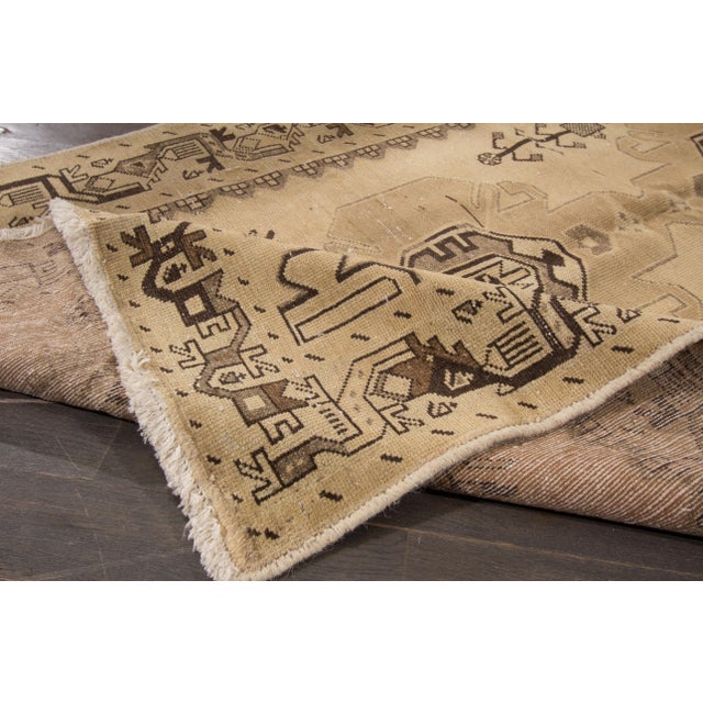 1950s 3 X 9 Beige Handmade Hamadan Wool Runner With Tribal Design For Sale - Image 5 of 5