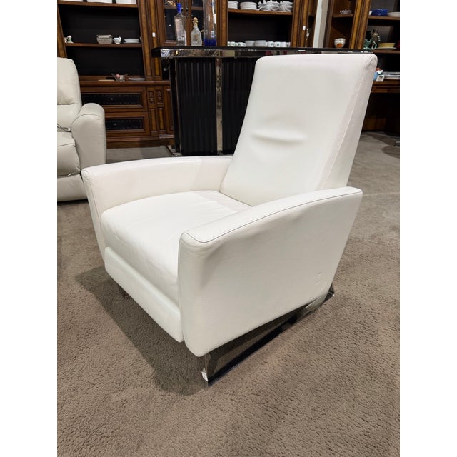 Sleek, modern comfort meets premium craftsmanship in this American Leather “Nico” manual recliner. Designed with a clean,...