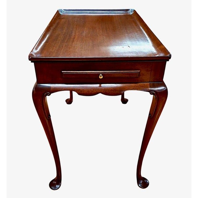 Queen Anne 1940s Queen Anne Style Mahogany Tea Table With Double Pullout Trays For Sale - Image 3 of 10